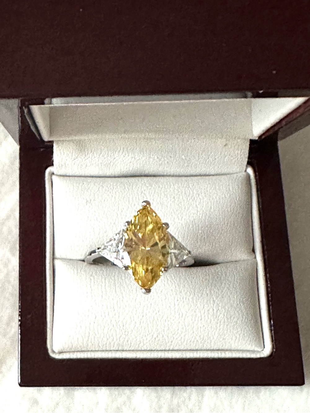 Everdiam 3 Stone Ring